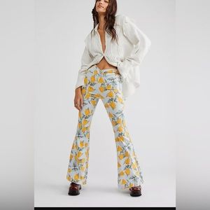 NWT Free People Venice Beach Printed Flare Jeans in Sky Combo Cali Poppies
